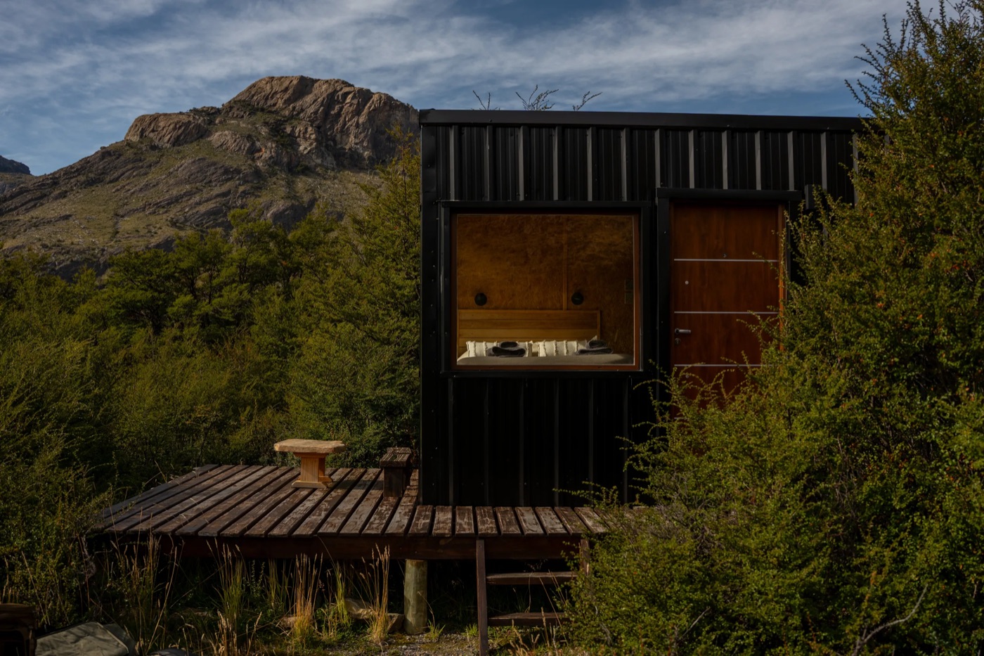 Una de las casas entre el bosque